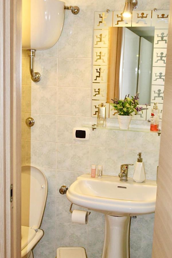 Rooms 166 Napoli Bagian luar foto